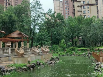 谁能抵抗在这诗般的细雨中漫步